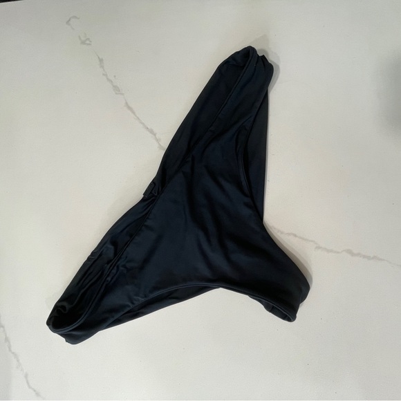 Roxy Black Cheeky Scrunch Butt Bottoms - Size XL - Picture 2 of 4